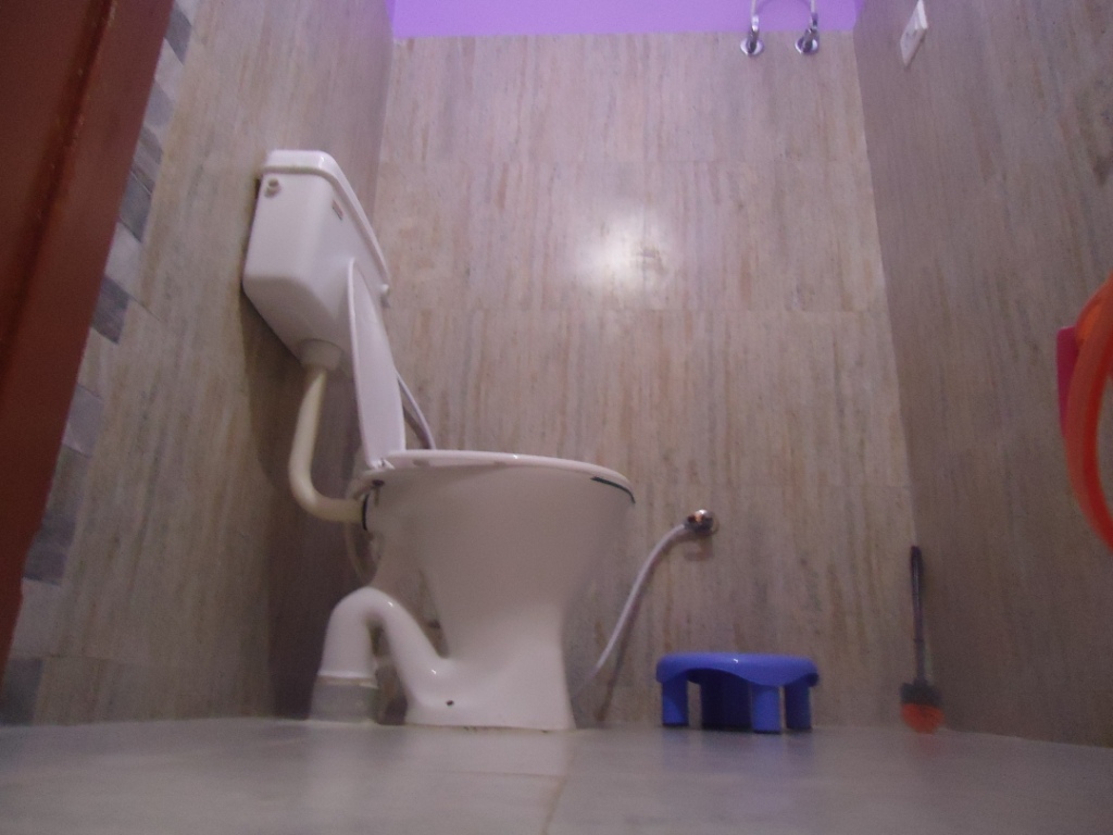 http://www.hotelranjeetpalace.com/files/uploads/2015/12/bathroom-1.jpg