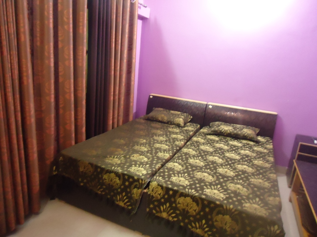 http://www.hotelranjeetpalace.com/files/uploads/2015/12/standard-room-pic-2.jpg