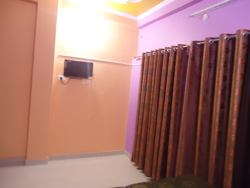 http://www.hotelranjeetpalace.com/files/uploads/2015/12/standard-room-walls.jpg